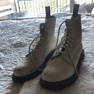 White Dr Marten’s lace up soft leather top